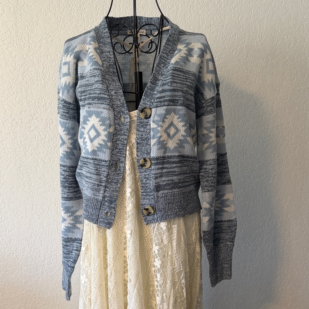 Women’s M Blue & White Patterned Cardigan